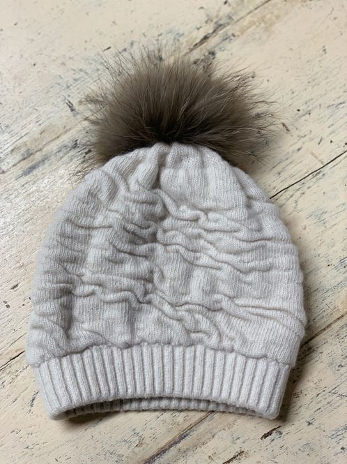 Hovedbilde Natures Collection off-white lue med pels 50% ull